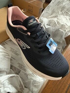 Skechers Black Walking Sneaker still in box